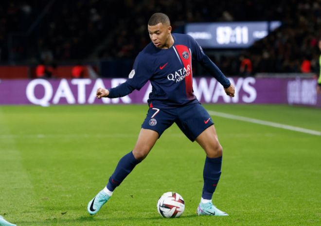 开云平台姆巴佩在曼联比赛中赛况扑朔迷离，关键助攻引发热议！的简单介绍