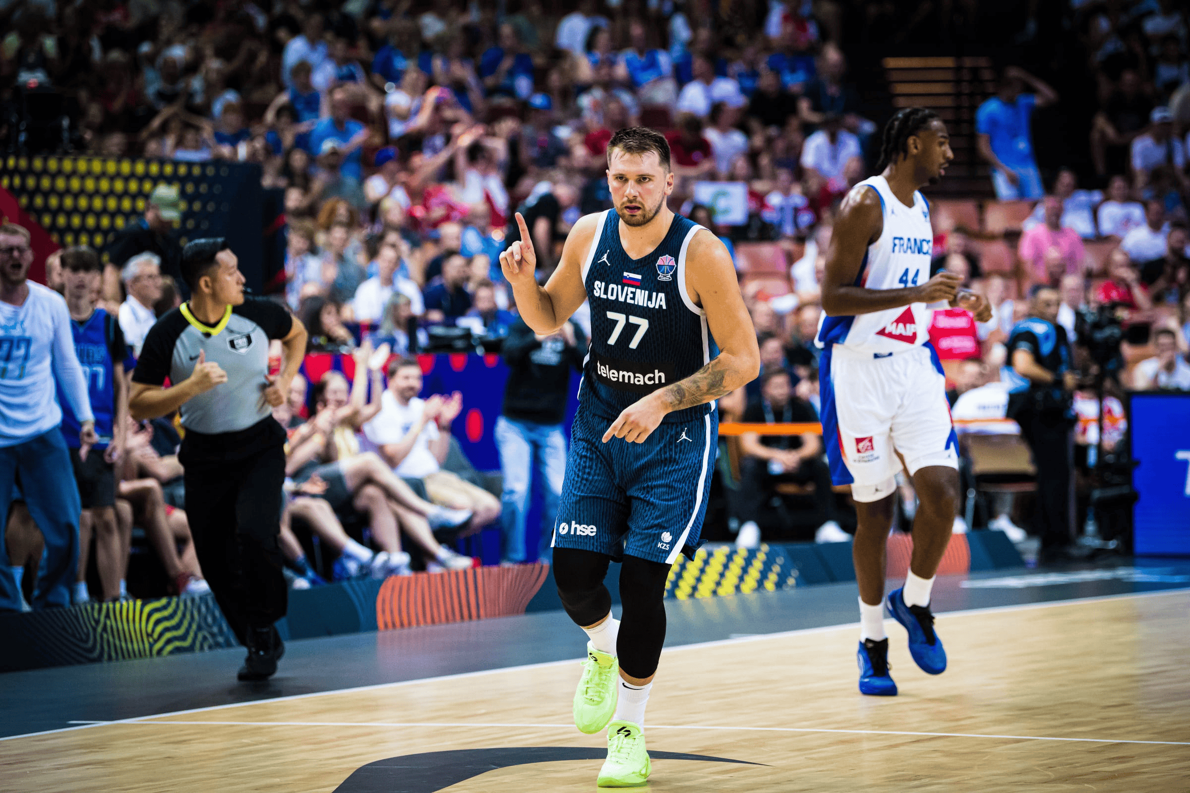 东契奇连续二十场比赛得分超过挺进下一轮，热火挑战极限！的简单介绍