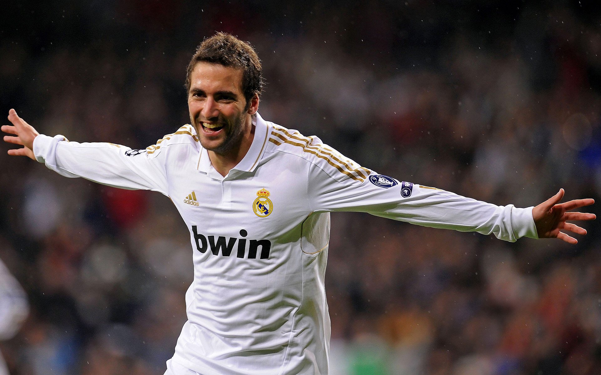 詹姆斯回归赛场，败北首场状态亮眼，快船观众沸腾！